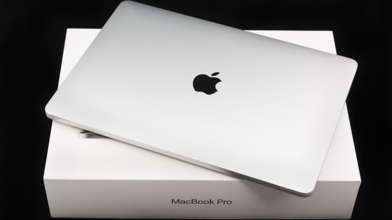 Sản phẩm MacBook bán ra là hàng chính hãng hay nhập khẩu?